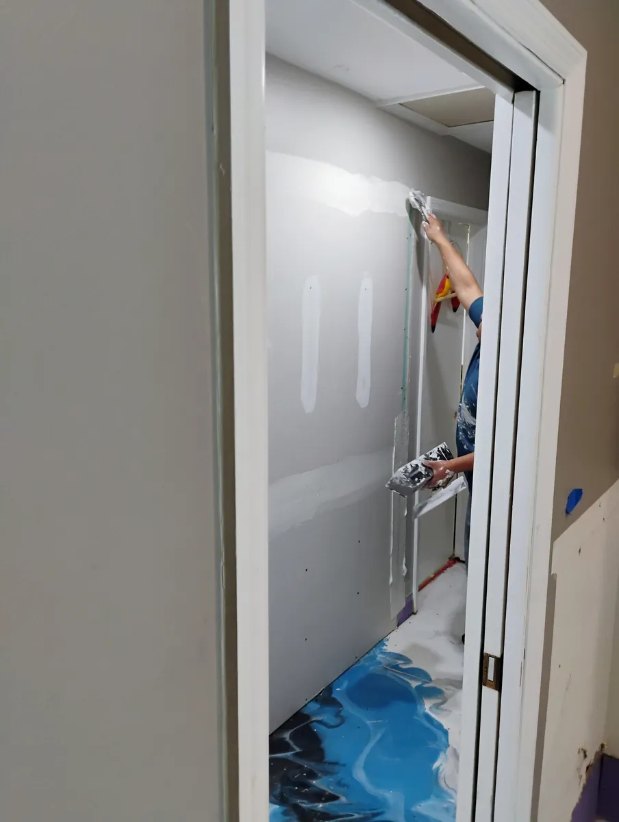 Drywall finished clean through doorways in a Sarasota home