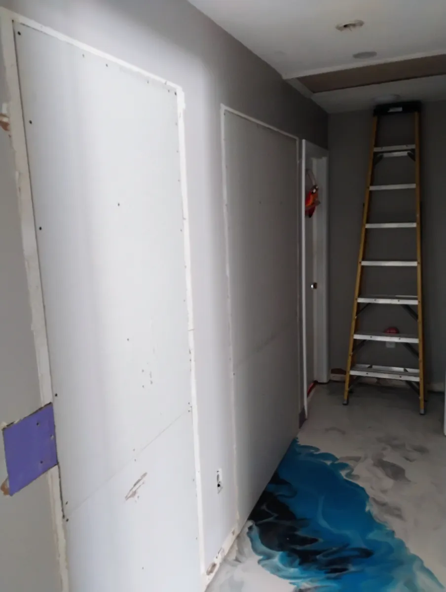 Drywall walls finished clean and paint-ready in a Sarasota home